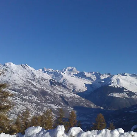 T3 Avec Terrasse, Pres Des Pistes, Pour 6 Personnes A *