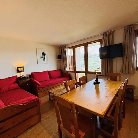 T3 Avec Terrasse, Pres Des Pistes, Pour 6 Personnes A *